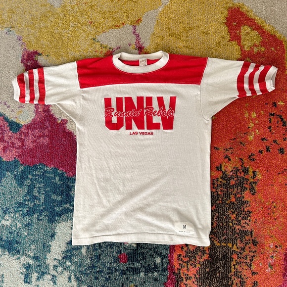 UNLV RUNNIN’ REBELS VINTAGE TEE (Las Vegas) - Picture 1 of 3
